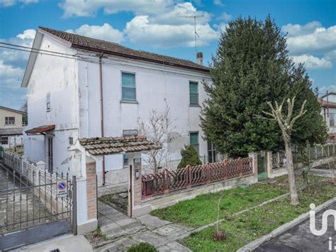 Vendita Villa unifamiliare in via Martiri della Libertà 77 Jolanda di