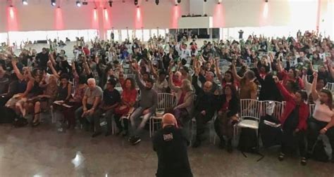 Professores da rede estadual do Paraná se reúnem para debater projeto