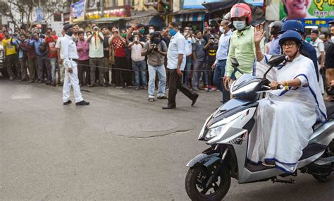 Mamata Banerjee Drives E Scooter To Protest Against Rise In Fuel Prices Orissapost