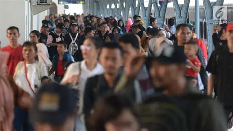 90 Ribu Pemudik Tiba Di Jakarta Lewat Stasiun Pasar Senen News