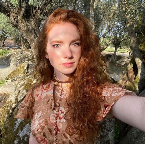 Annalise Basso Annalisebasso • Photos Et Vidéos Instagram In 2022 Cute Woman Open Shoulder