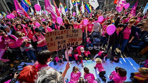 La Battaglia Sui Diritti In Parlamento Al Riconoscimento Dei Figli Di Coppie Gay Fdi Oppone Il