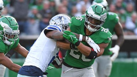 Saquon Barkley stats: Eagles' star RB eclipses 2,000 rushing yards