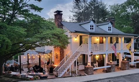 Dahlonega Inn On Main Bed Breakfast