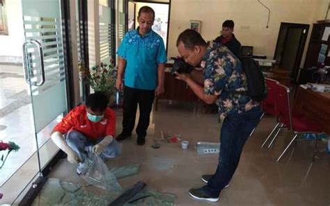 Aksi Maling Balai Desa Pecah Pintu Kaca Hanya Curi Printer Dan Rokok