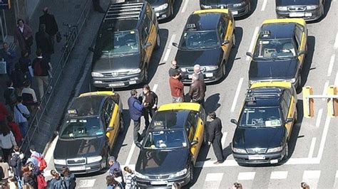 Rompen los cristales de 18 taxis en Barcelona Información