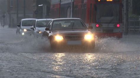 ALERTĂ ANM Cod Portocaliu de ploi torențiale și vijelii puternice