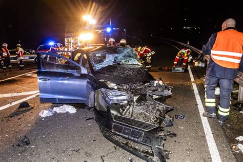 Unfall Bei Ensdorf Autos Prallen Frontal Aufeinander Lebensgefahr