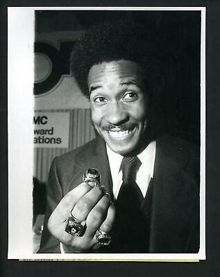 Lynn Swann with MVP Super Bowl NCAA Rings 1976 Press Photo Pittsburgh ...