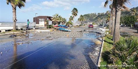 Maltempo In Calabria Mareggiate E Forti Venti