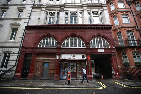 Down Street Disused Tube Station Used As Churchills Bunker In Ww2