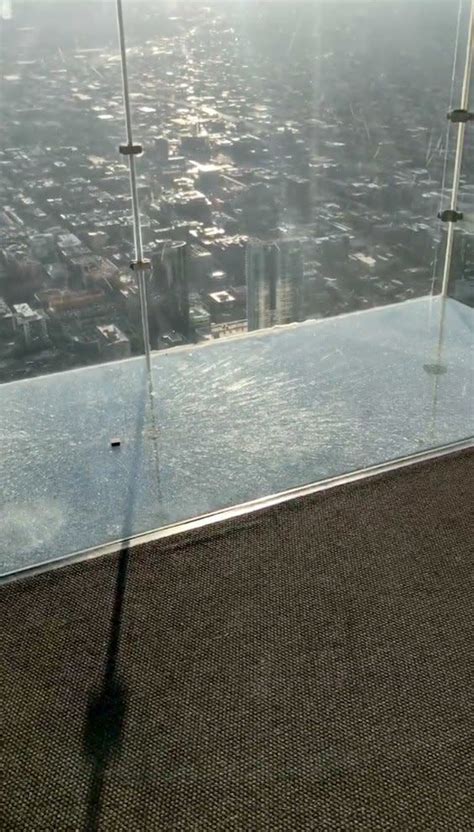 Chicago's Willis Tower SkyDeck Ledge Cracks Under Tourists' Feet ...