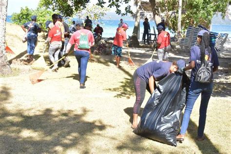 Mitur Y Comunitarios Inician Amplio Operativo De Limpieza De Playas En