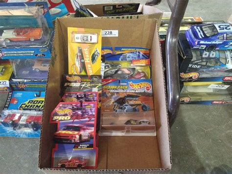 Hot Wheels Collectibles Incl Treasure Hunt Book Assiter Auctioneers