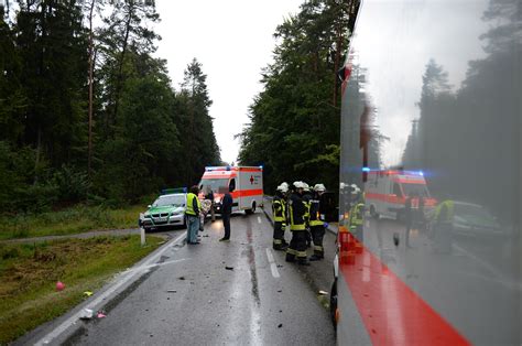 Vier Verletzte Bei Unfall Auf Der B Bei Garching An Der Alz