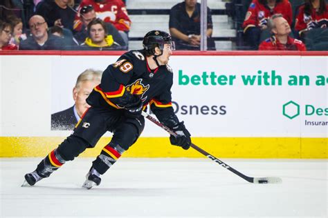 Flames Sign Jakob Pelletier BVM Sports