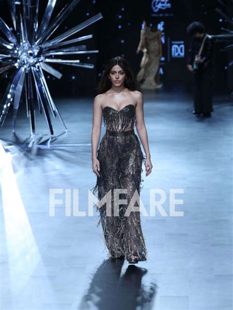 Alaya F Jim Sarbh Hina Khan And Saba Azad Steal The Show At Fashion