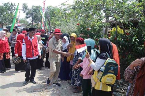 Korban Angin Puring Beliung Di Desa Sukatani Dapat Bantuan Dari Bupati