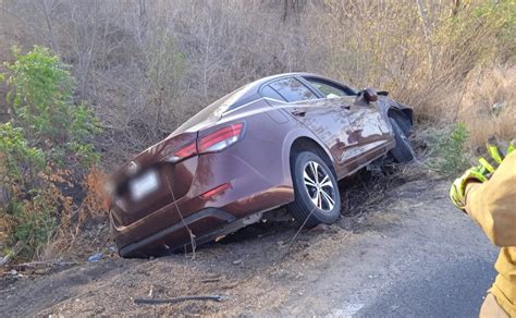 Mujer resulta lesionada en choque sobre la carretera Guamúchil Angostura