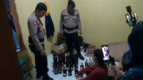 Polisi Gerebek Gudang Dan Peracik Miras Impor Palsu Di Rumah Kontrakan