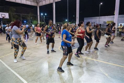 Aulas Gratuitas De Zumba Promovem Sa De F Sica E Mental De Participantes