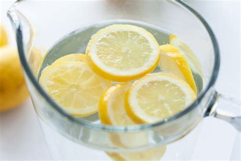 Biasakan Minum Air Rendaman Lemon Gelas Saja Sebelum Anda Tidur