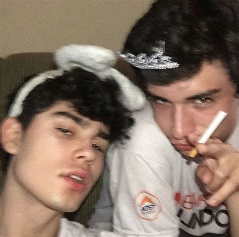 Pin by François Lleyton on Quick Saves in Gay best friend Cute gay couples Guy best friends