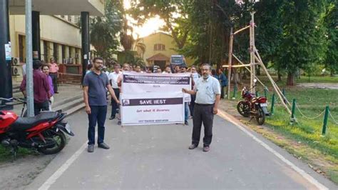 Protest | Protest march by IIEST Shibpur teachers - Telegraph India