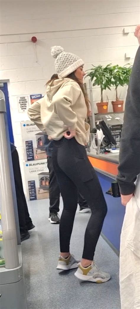 Tight Ass And Pulling Them Up Spandex Leggings Yoga Pants Forum