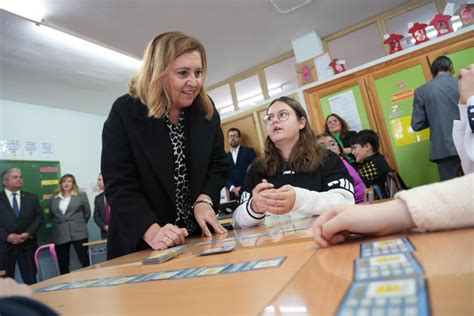 Comienza la instalación de las nuevas aulas digitales interactivas en