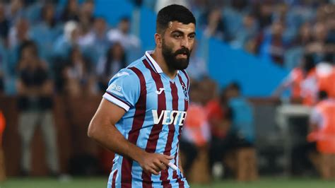 Trabzonspor Umut Bozok La Bir T Rl Vedala Am Yor Trabzonspor