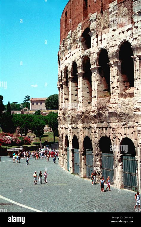 Rom Kolosseum Piazza Del Colosseo Stockfotografie Alamy