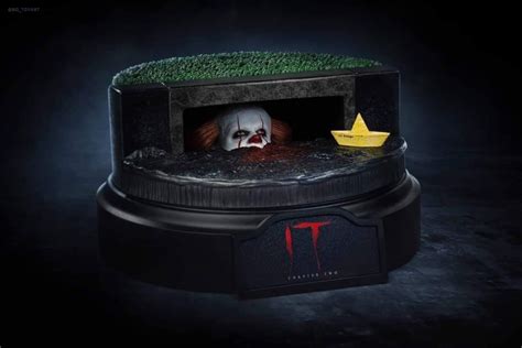 Hot Toys Pennywise Scale BIB No Issues Good Condition Hobbies