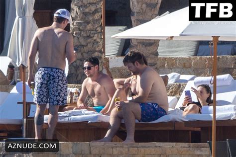 Amelia Woolley Sexy Seen Flaunting Her Hot Body In A Bikini During Her Vacation In Cabo AZNude