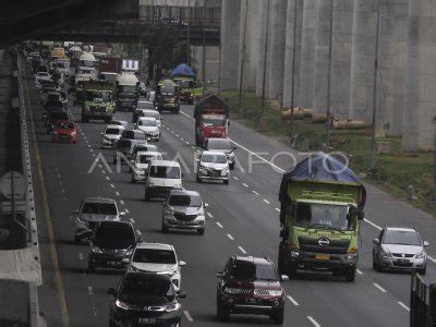 LALU LINTAS ARUS BALIK TOL JAPEK ANTARA Foto