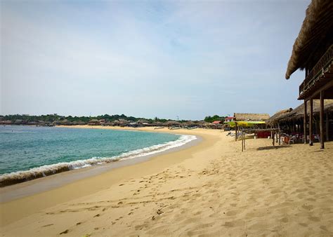 Hanging Out on the Beaches of Huatulco - Trailing Rachel