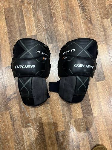 New Bauer Gsx Goalie Knee Pads Senior Sidelineswap