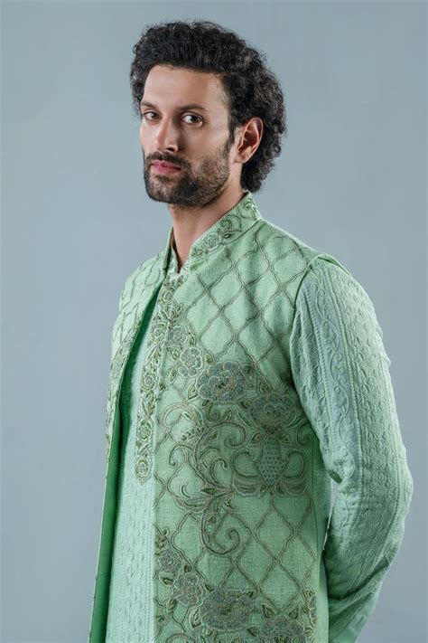 Buy Geometric Floral Embroidered Bundi And Kurta Set By Punit Arora At