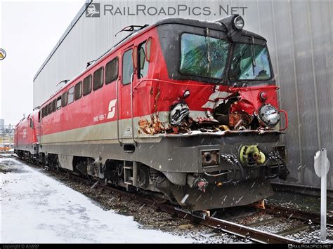 SGP 1142 1142 689 7 operated by Österreichische Bundesbahnen taken by