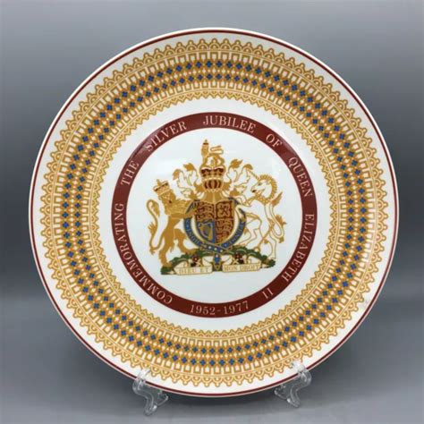 Royal Tascan Queen Elizabeth Ii Silver Jubilee Wedgwood Group Plate