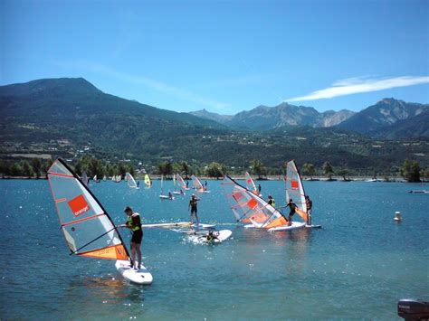 Lac de Serre Ponçon Camping Guillestre dans Hautes Alpes