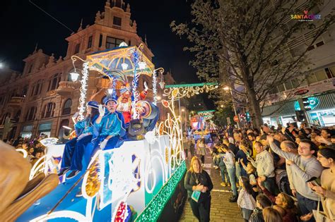 Más de 700 figurantes y 15 carrozas acompañarán a los Reyes Magos de