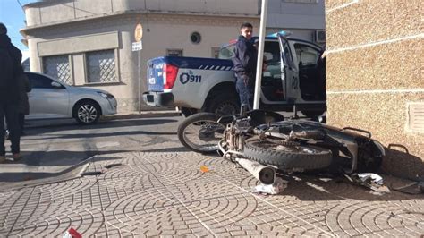 Un motociclista debió ser hospitalizado tras un choque en la