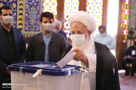 نماینده ولی‌فقیه در استان یزد رای خود را به صندوق انداخت خبرگزاری مهر