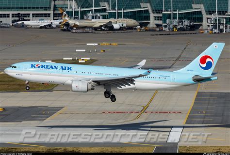 HL8211 Korean Air Lines Airbus A330 223 Photo By Wolfgang Kaiser ID