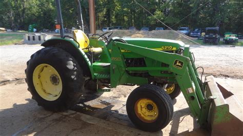 1999 John Deere 5210 Tractors Utility 40 100hp John Deere