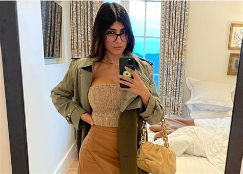 Video De Mia Khalifa Muestra Parte De Sus Enormes Encantos