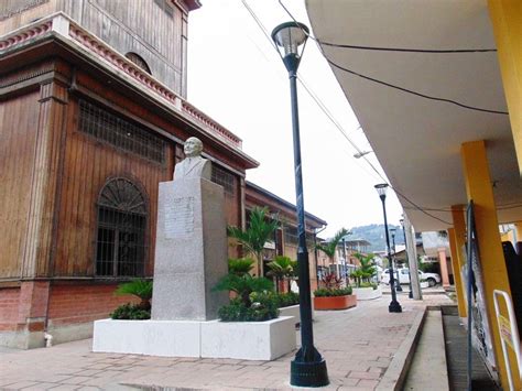 La Plaza Cultural Que Ornamenta El Centro De Calceta Revista LA GENTE