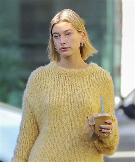 Hailey Bieber pokazała wyćwiczone ciało w kusym bikini Kozaczek