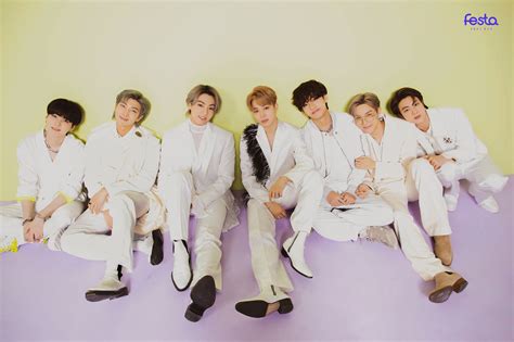 방탄소년단, ‘2021 BTS 페스타’ 가족사진 공개 “아미 위한 선물”